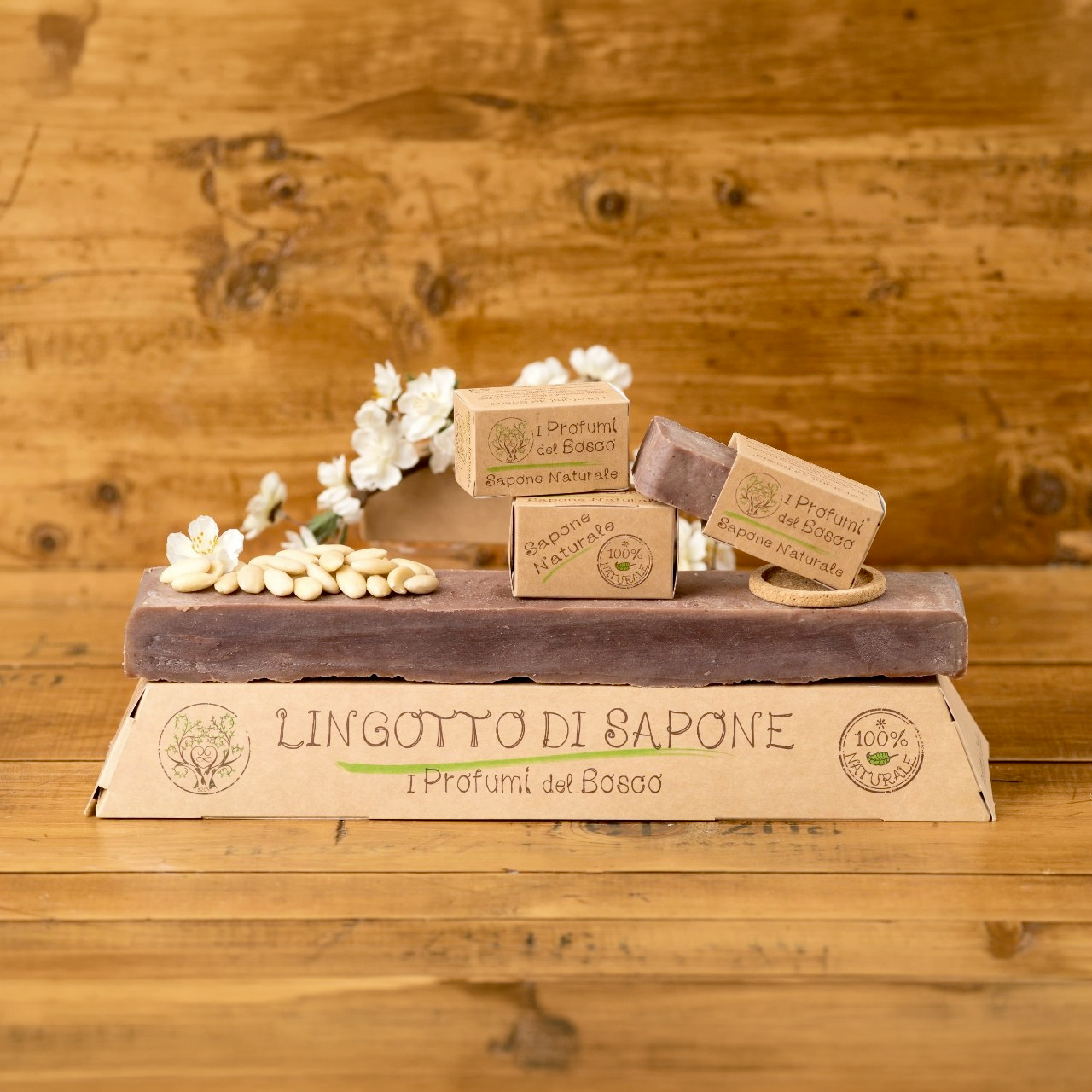 Lingotto di sapone naturale artigianale alle mandorle e vaniglia