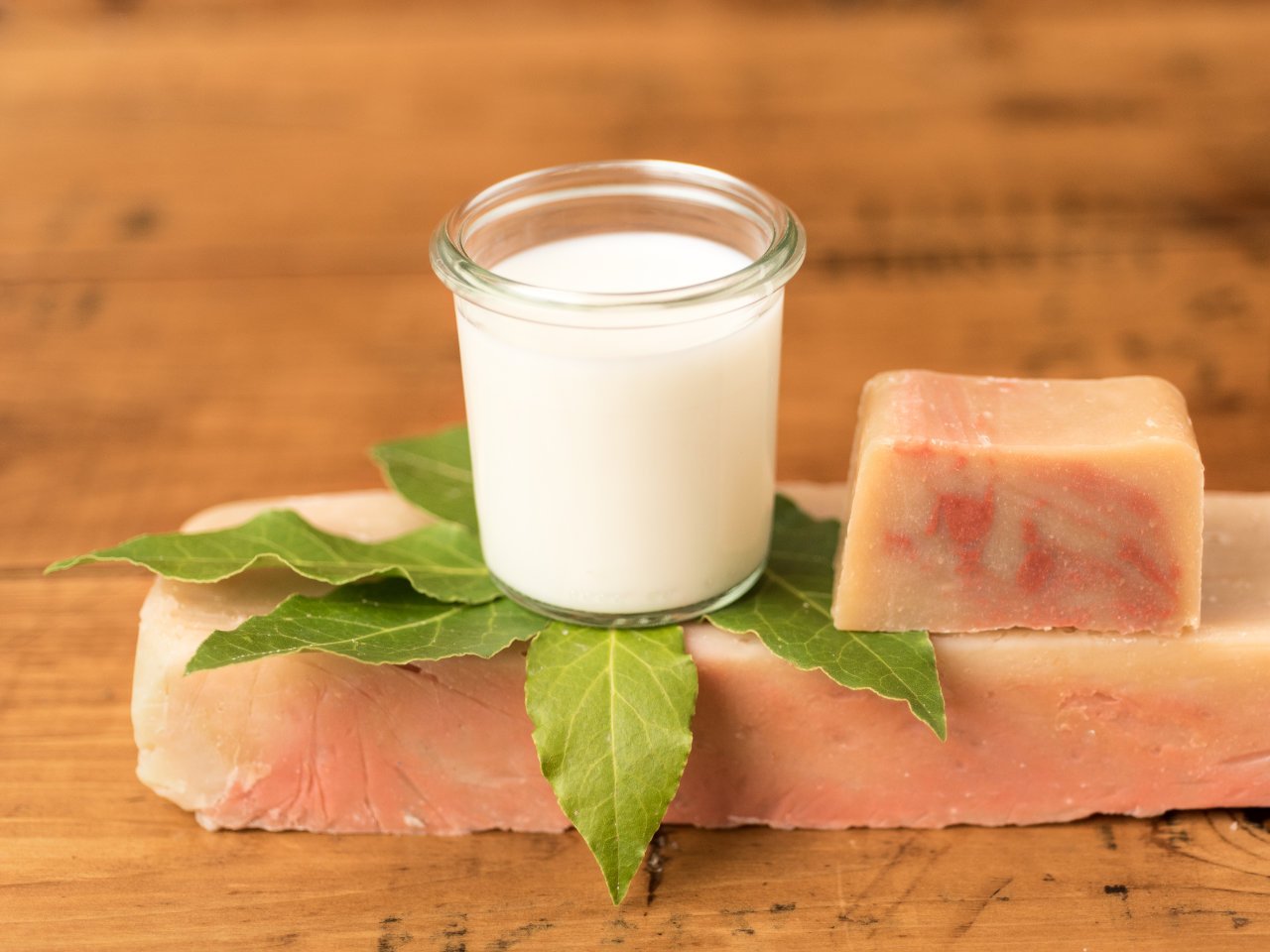 Sapone naturale artigianale al latte d’asina e alloro