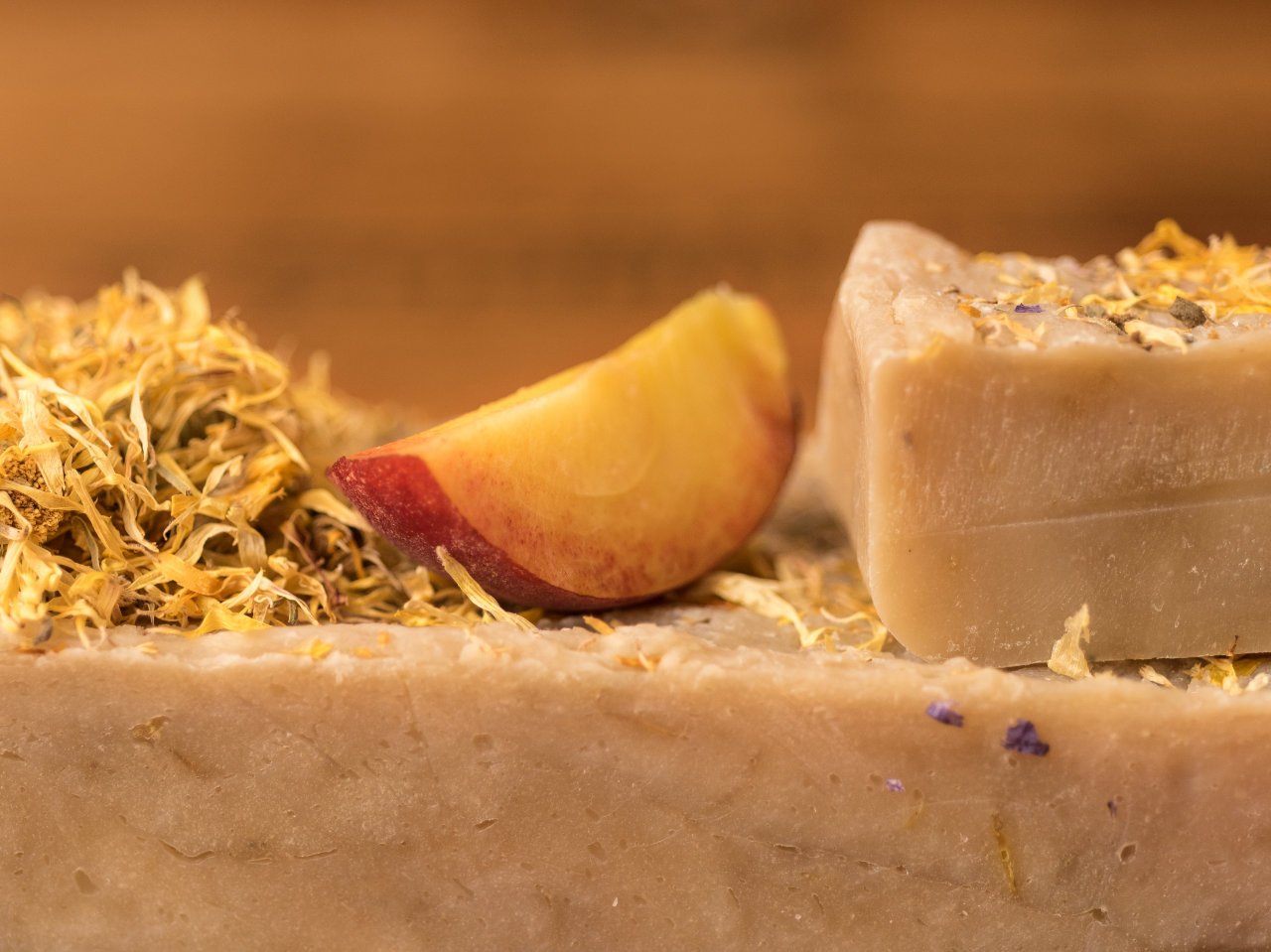 Sapone naturale artigianale alla calendula e pesca