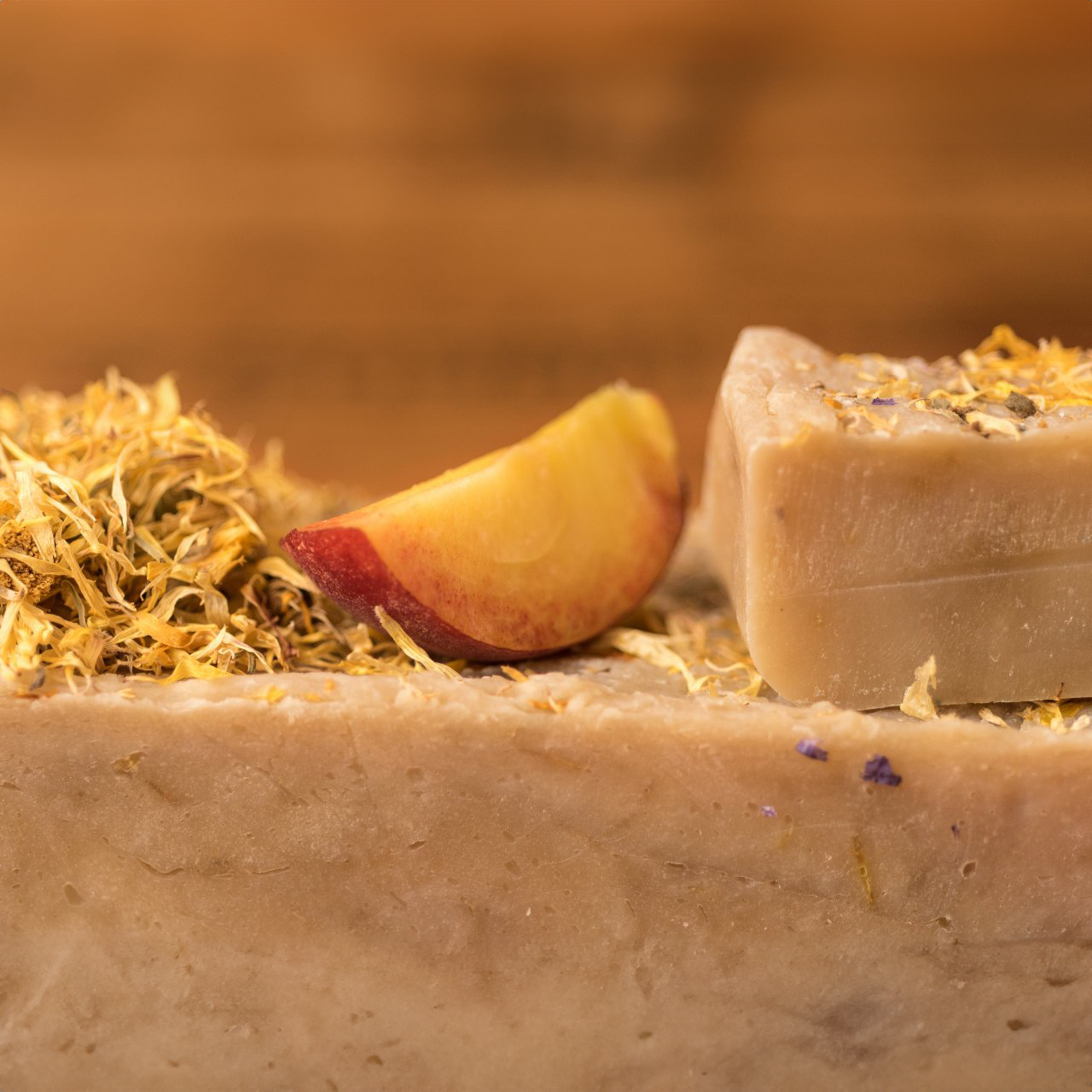Sapone naturale artigianale alla calendula e pesca